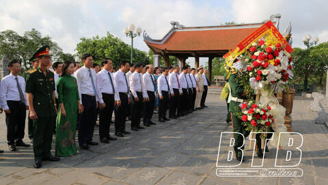 Dâng hương tưởng niệm Chủ tịch Hồ Chí Minh