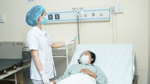 Tham gia bảo hiểm y tế giúp người dân yên tâm chữa bệnh