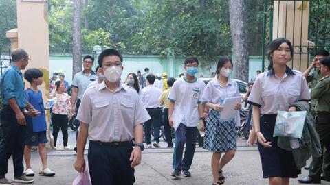 Sáng nay, gần 100.000 sĩ tử TP HCM bắt đầu thi vào lớp 10