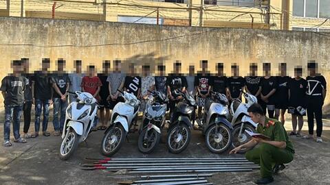 Truy xét hàng chục thanh, thiếu niên mang hung khí đi gây rối