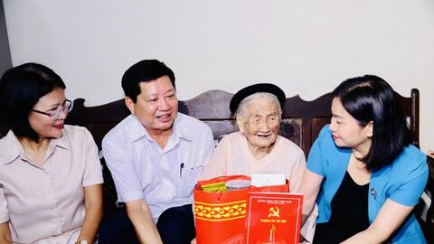 Dành gần 420 tỷ đồng tặng quà người có công dịp 27/7