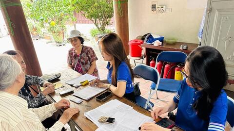 Người cao tuổi phấn khởi hưởng "lợi ích kép" với mức lương hưu mới