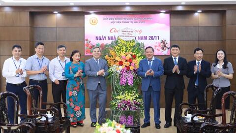 Lãnh đạo TP Hà Nội chúc mừng Học viện Chính trị khu vực I