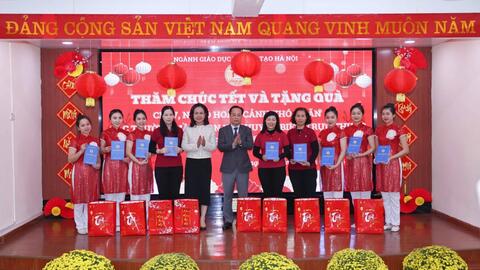 Hàng nghìn giáo viên Hà Nội được nhận thưởng Tết theo Nghị định 73