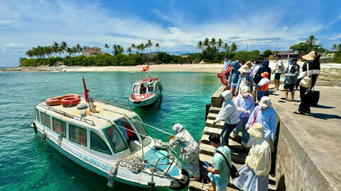 Quảng Ngãi: Người dân Lý Sơn thoát nghèo từ tiềm năng biển đảo quê hương