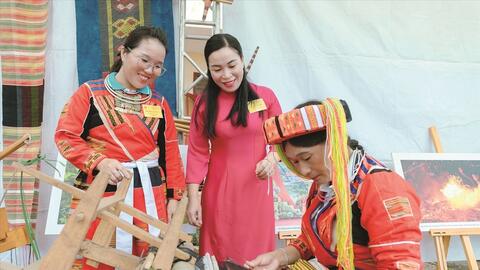 Thổ cẩm Pà Thẻn từ My Bắc vươn mình ra thế giới