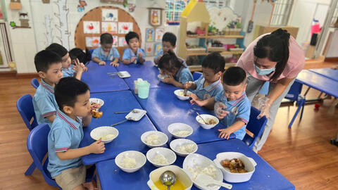 Xây nền sức khỏe cho học sinh từ bữa ăn bán trú chất lượng