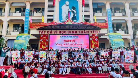 Hơn 1.000 học sinh giao lưu 'Cùng em kết nối niềm vui'