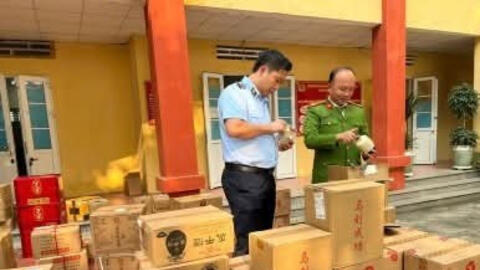 Công an Hưng Yên thu giữ hơn 2.000 chai rượu nghi nhập lậu