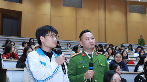 Sinh viên mua bình xịt hơi cay để phòng thân liệu có phạm luật?