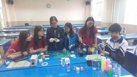 5 học sinh, một giấc mơ STEM: Đưa IoT và AI vào lớp học từ những thí nghiệm nhỏ