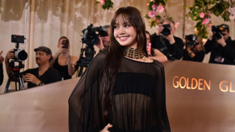 Lisa (BLACKPINK) diện trang phục xuyên thấu, tự tin tỏa sáng tại 'Quả cầu vàng'