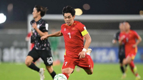 Tiền đạo Đình Bắc nhận án phạt nặng từ AFC