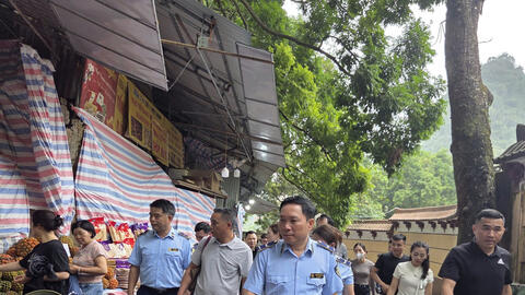 Siết chặt kiểm soát thị trường tại lễ hội Chùa Hương