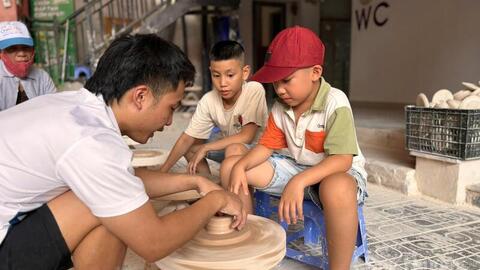 Du lịch: Hướng phát triển kinh tế mới cho làng gốm Bát Tràng