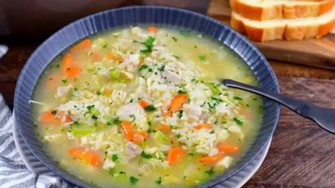 Ăn cơm chan canh: Thói quen nhỏ quyết định sức khỏe