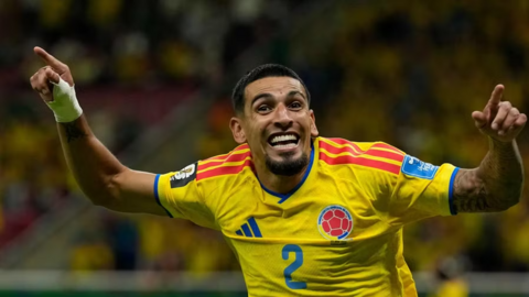 Hậu vệ ghi bàn giúp Colombia sớm giành vé vào vòng knock-out