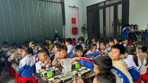 Thanh Hóa mua sắm sách giáo khoa cho học sinh 6 trường nội trú vùng biên giới