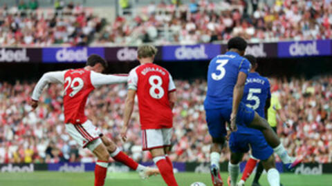 Arsenal thắng ngược Chelsea