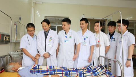 Hà Tĩnh: Phẫu thuật cứu thành công bệnh nhân bị cây sắt đâm thấu từ cổ xuống phổi