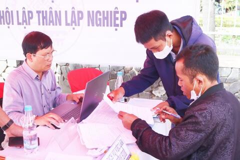 <a href="/chinh-sach" title="Chính sách" rel="dofollow">Chính sách</a>