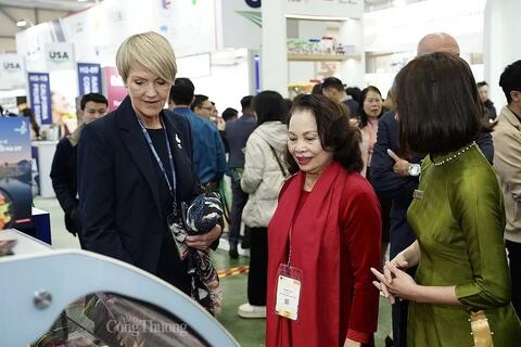 <a href="/xuat-khau" title="Xuất khẩu" rel="dofollow">Xuất khẩu</a>