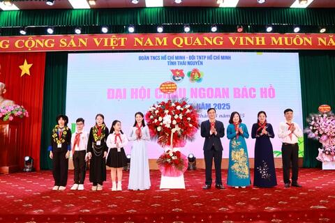 <a href="/chinh-sach" title="Chính sách" rel="dofollow">Chính sách</a>