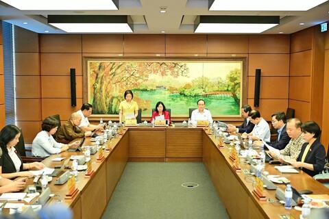 <a href="/chinh-sach" title="Chính sách" rel="dofollow">Chính sách</a>