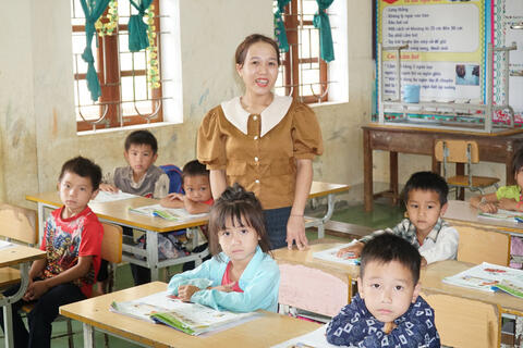 <a href="/chinh-sach" title="Chính sách" rel="dofollow">Chính sách</a>