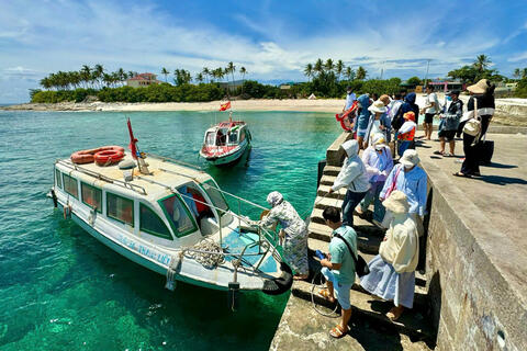 <a href="/nong-thon-moi" title="Nông thôn mới" rel="dofollow">Nông thôn mới</a>