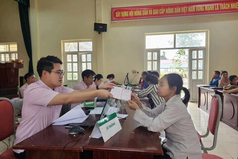<a href="/chinh-sach" title="Chính sách" rel="dofollow">Chính sách</a>