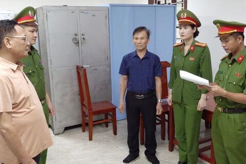 <a href="/tong-hop" title="Tổng hợp" rel="dofollow">Tổng hợp</a>