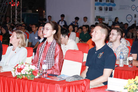 <a href="/tong-hop" title="Tổng hợp" rel="dofollow">Tổng hợp</a>