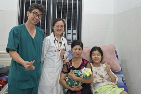 <a href="/chinh-sach" title="Chính sách" rel="dofollow">Chính sách</a>