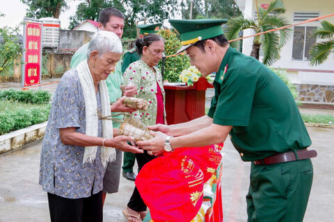 <a href="/nong-thon-moi" title="Nông thôn mới" rel="dofollow">Nông thôn mới</a>