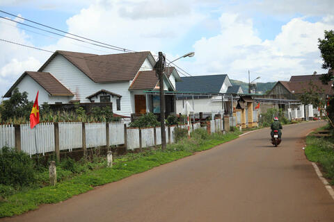 <a href="/nong-thon-moi" title="Nông thôn mới" rel="dofollow">Nông thôn mới</a>