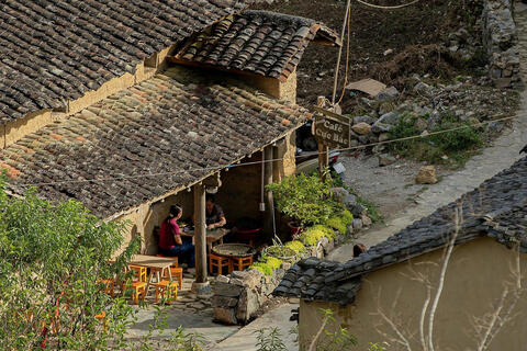 <a href="/nong-thon-moi" title="Nông thôn mới" rel="dofollow">Nông thôn mới</a>