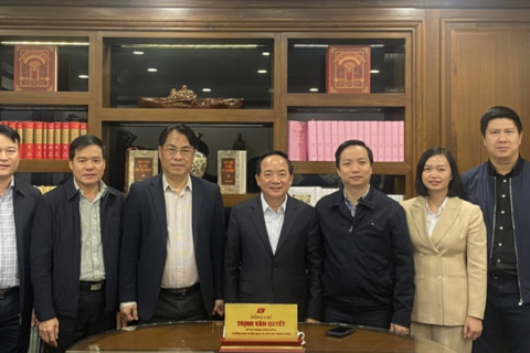 <a href="/tong-hop" title="Tổng hợp" rel="dofollow">Tổng hợp</a>