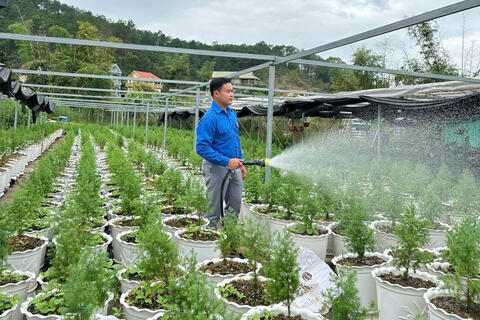 <a href="/nong-thon-moi" title="Nông thôn mới" rel="dofollow">Nông thôn mới</a>