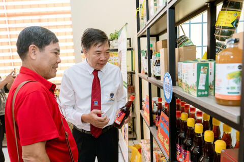 <a href="/nong-thon-moi" title="Nông thôn mới" rel="dofollow">Nông thôn mới</a>