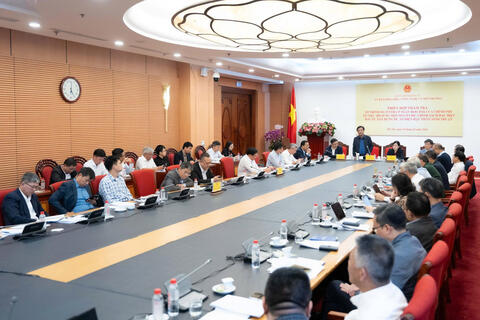 <a href="/chinh-sach" title="Chính sách" rel="dofollow">Chính sách</a>