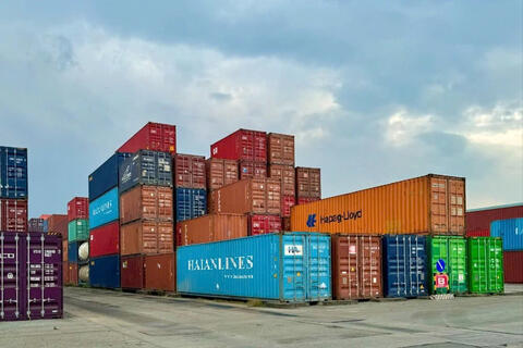 <a href="/xuat-khau" title="Xuất khẩu" rel="dofollow">Xuất khẩu</a>