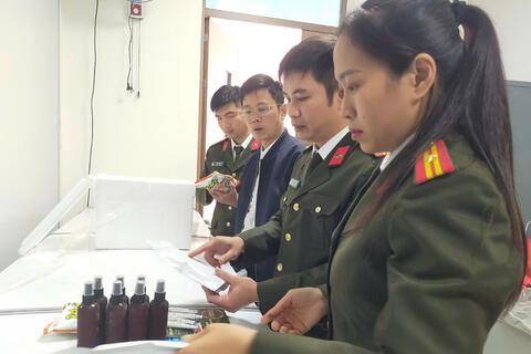 <a href="/tong-hop" title="Tổng hợp" rel="dofollow">Tổng hợp</a>