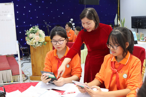 <a href="/chinh-sach" title="Chính sách" rel="dofollow">Chính sách</a>