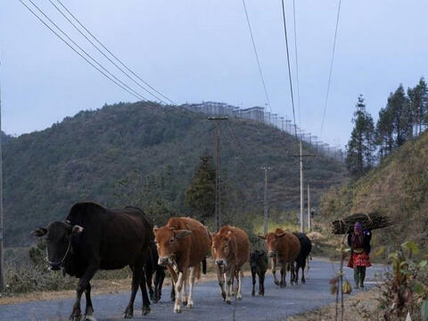 Trao máy tính về thôn, góp phần giảm nghèo, thu hẹp khoảng cách thông tin nơi vùng cao