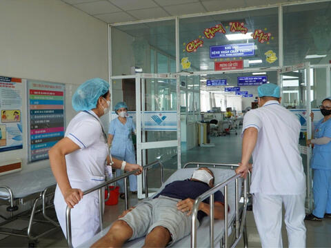 18 người ở TPHCM cấp cứu nghi hít phải khí Clo