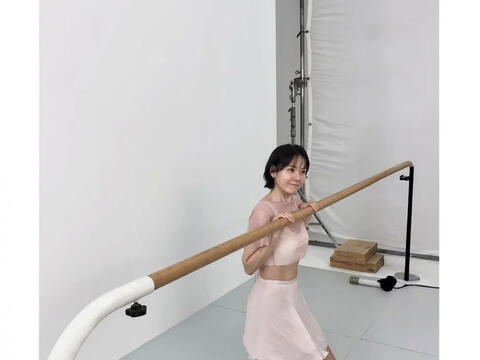 Son Ye Jin gây sốt với 'vòng eo con kiến' ở tuổi U50