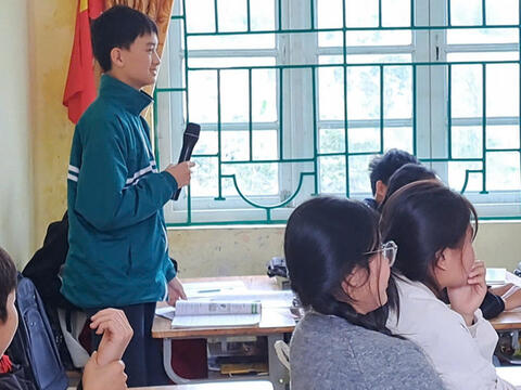 Lần đầu tiên học sinh Cao Bằng học tiếng Anh hằng tuần với giáo viên bản ngữ