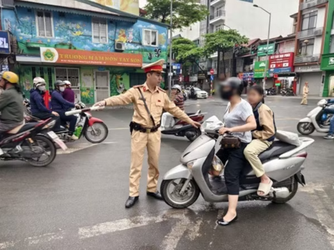 Công an Hà Nội xử lý hơn 1.100 học sinh vi phạm giao thông trong tháng 3