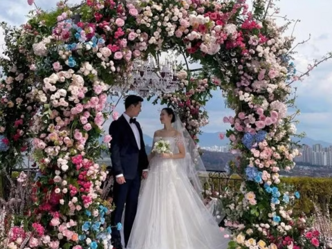 Tan chảy trước ảnh cưới chưa từng công bố của Son Ye Jin - Hyun Bin